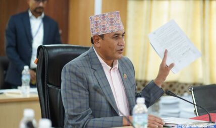 कर्मचारी विधेयकः समिति सभापति खतिवडालाई गलपासो